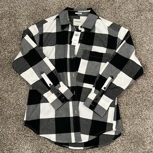 NWT. Abercrombie White & Black Oversized Flannel.